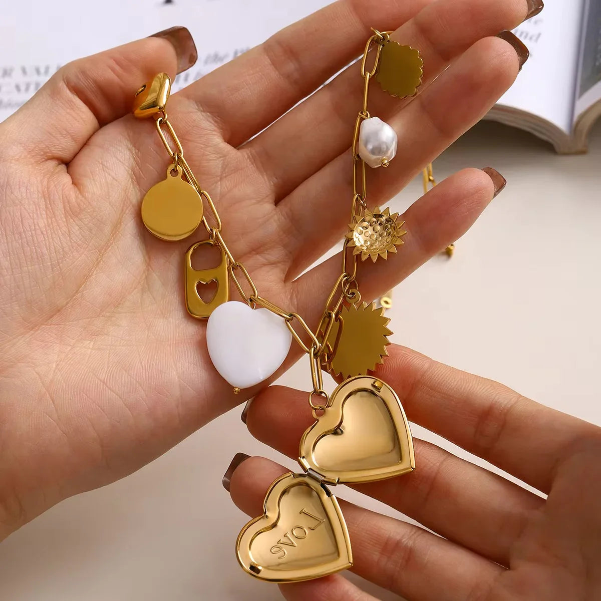 [Royal Vicky]Lianne Gold Heart Locket