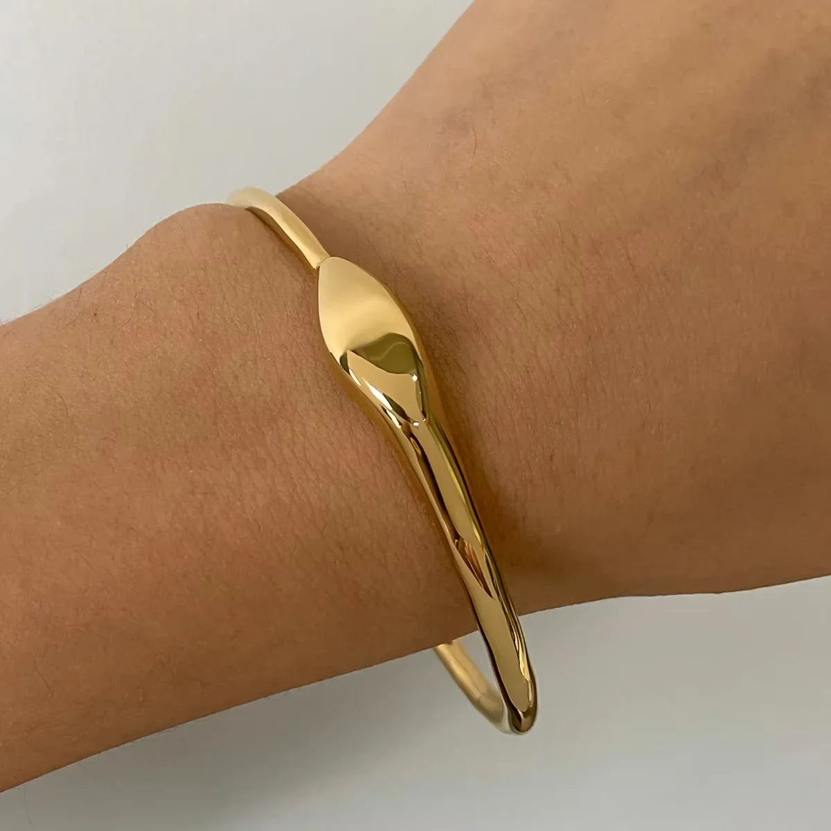 [Royal Vicky]Vinny Gold Bangle