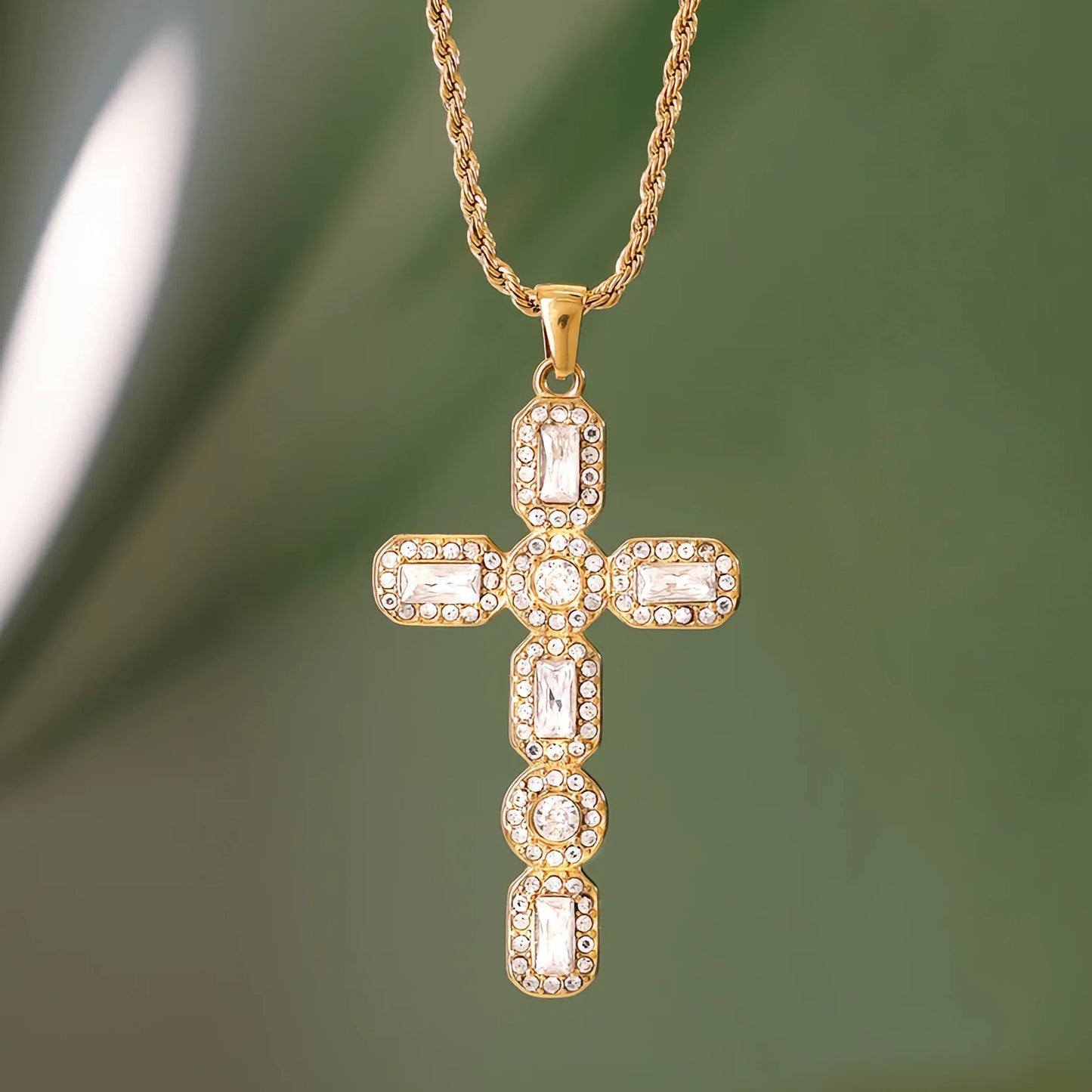 [Royal Vicky]Evangelina Diamond Cross Necklace