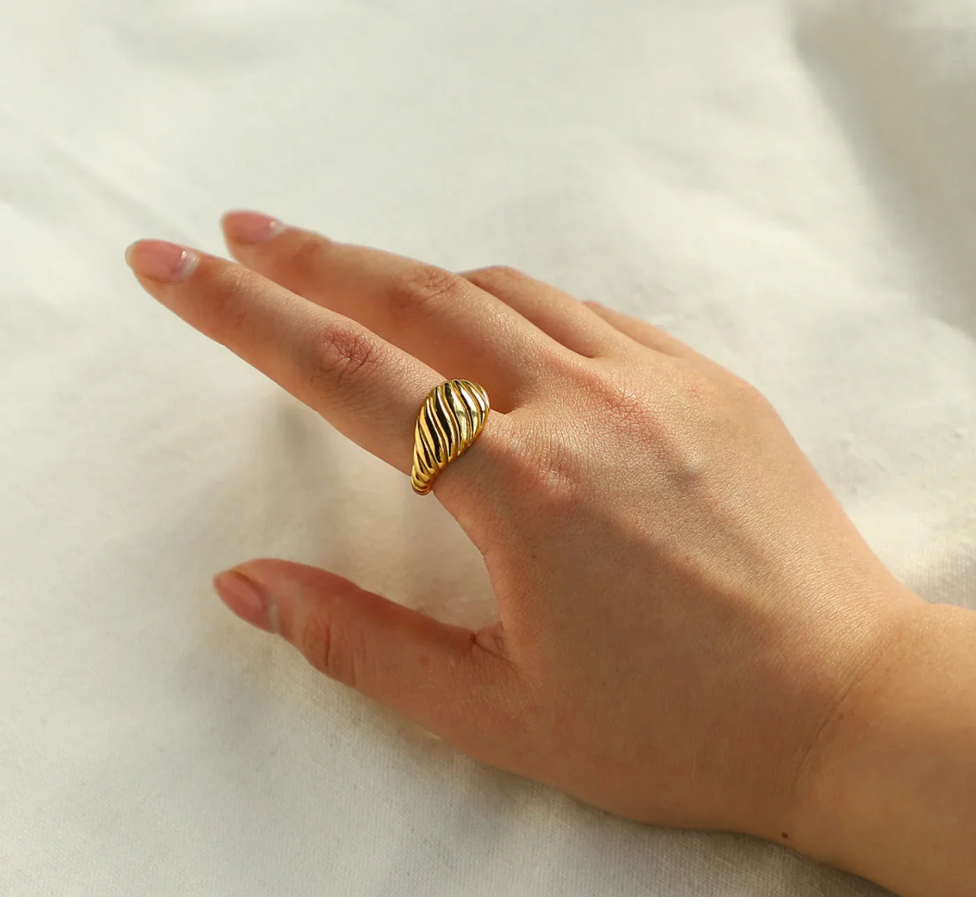 [Royal Vicky]Mia Gold Croissant Ring