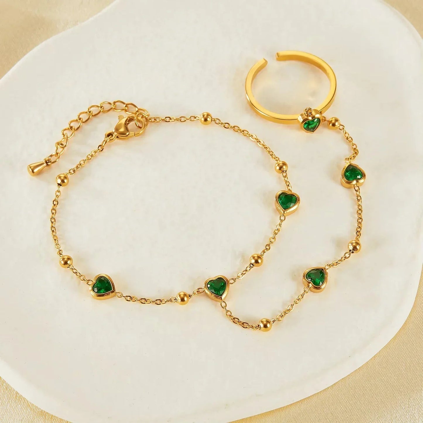 [Royal Vicky]Gladys Emerald Heart Hand Chain