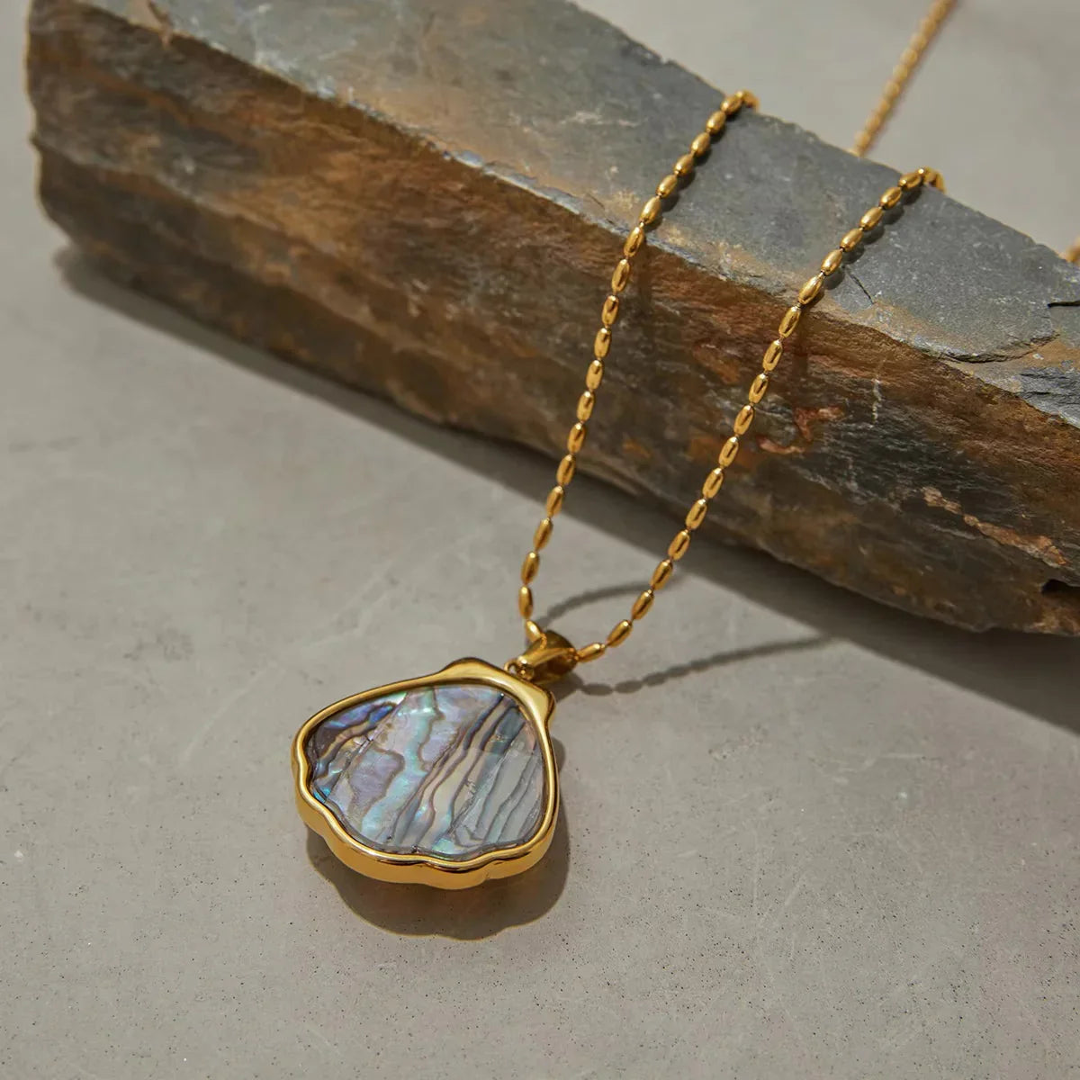 [Royal Vicky]Nixie Gold Seashell Pendant