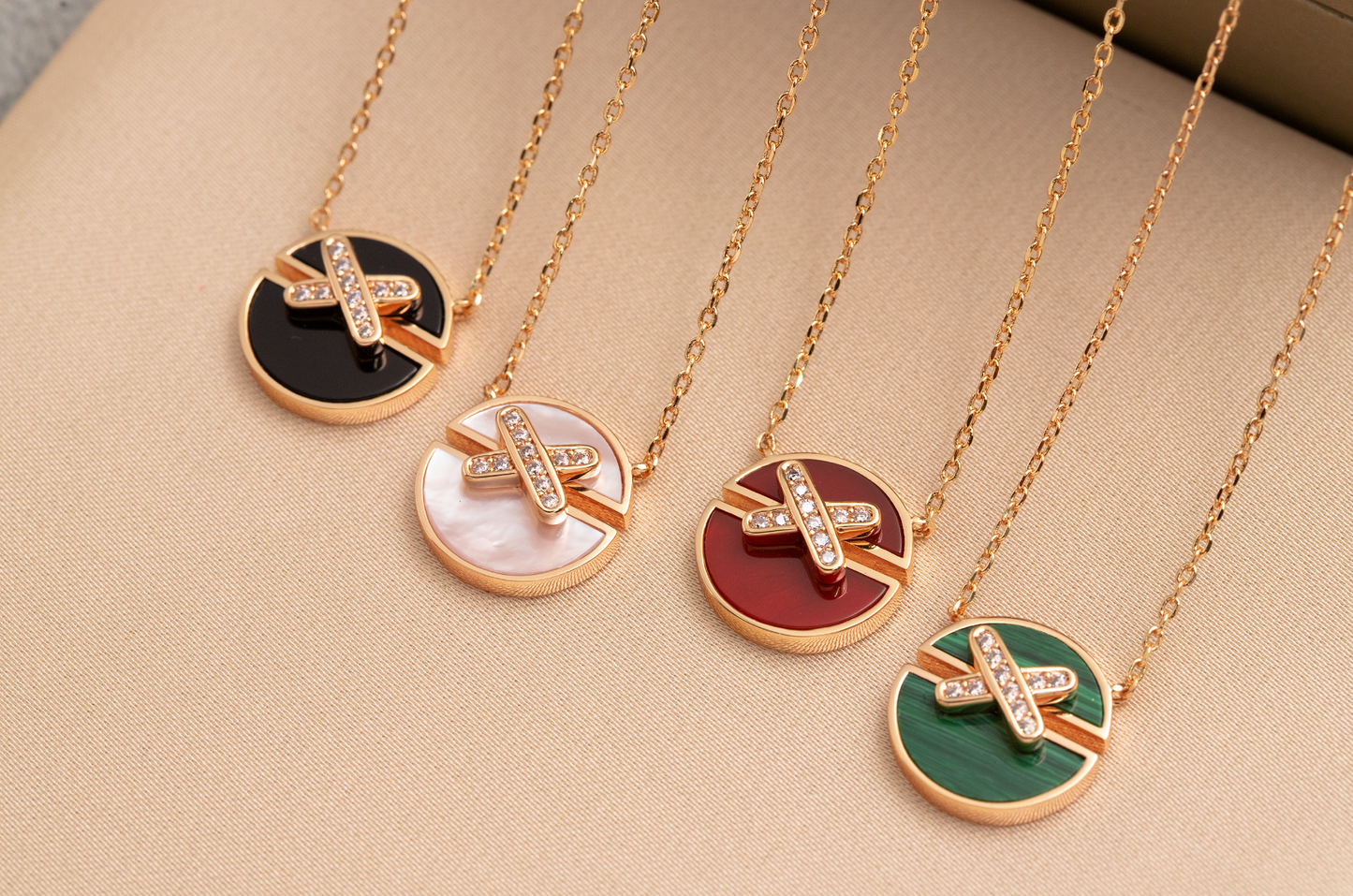 [Vicky]JEUX DE PINK GOLD DIAMANT HALSKETTE