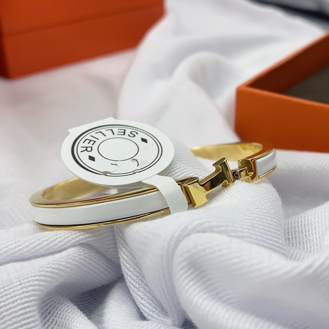 [Vicky]CLASSIC HM CLIC WHITE 8MM ENAMEL BRACELET