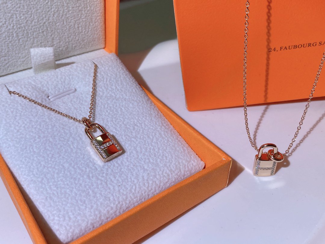 [Vicky]HM ADVANCED NICHE LOCK HEAD NECKLACE DIAMONDS