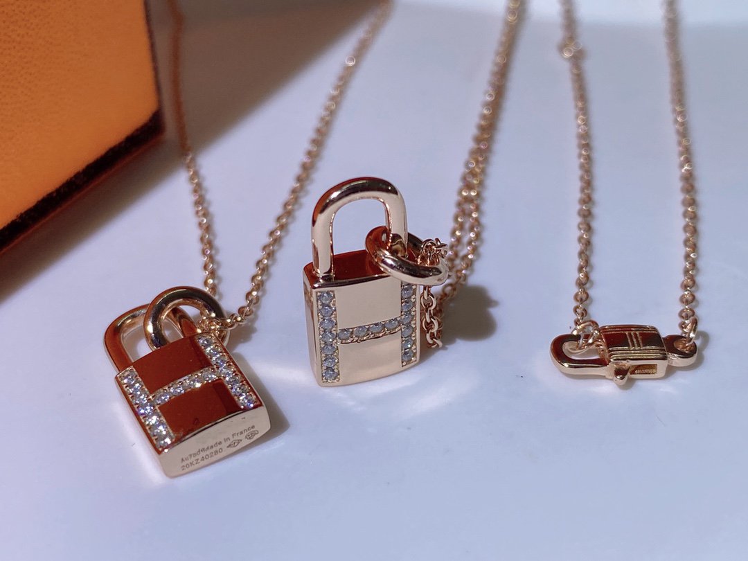 [Vicky]HM ADVANCED NICHE LOCK HEAD NECKLACE DIAMONDS