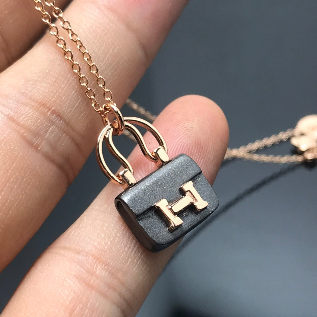 [Royal&Vicky]WOMEN'S HM AMULETTES CONSTANCE PENDANT NECKLACE