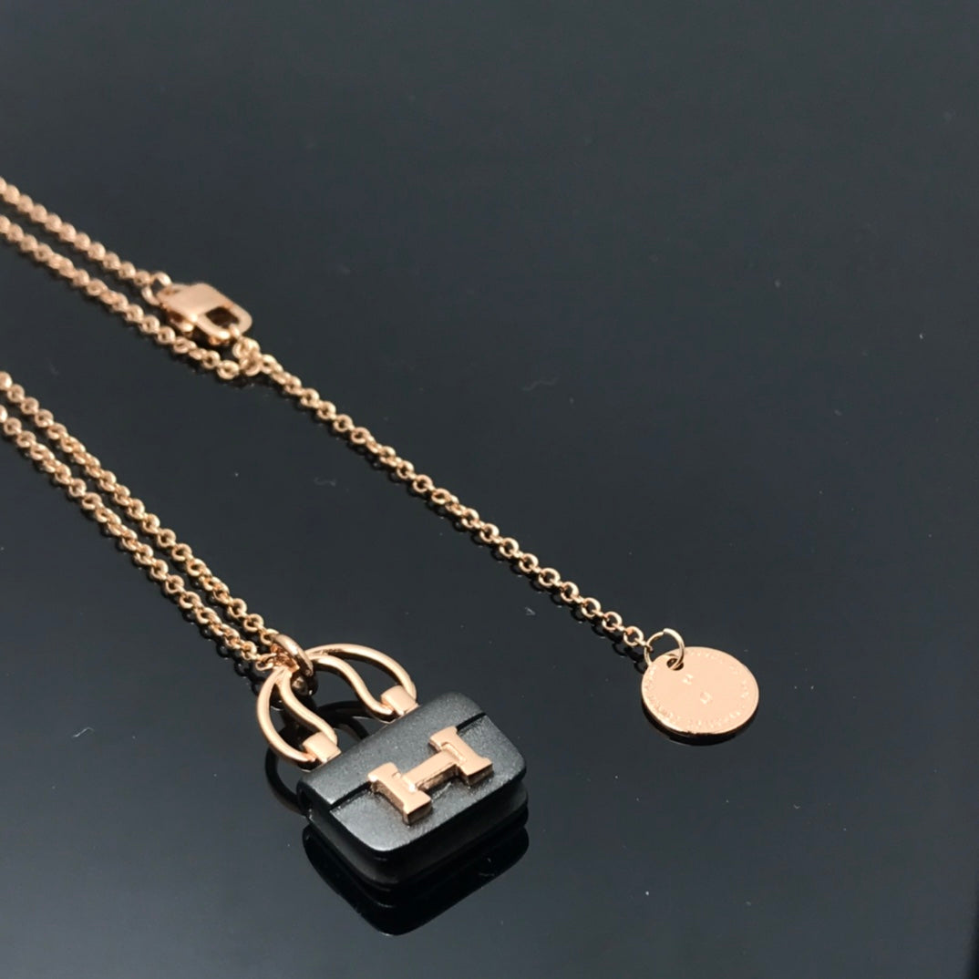 [Royal&Vicky]WOMEN'S HM AMULETTES CONSTANCE PENDANT NECKLACE
