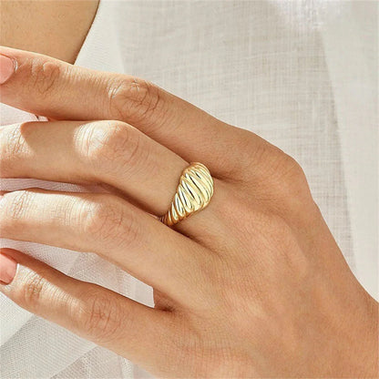 [Royal Vicky]Ylenna Gold Croissant Ring