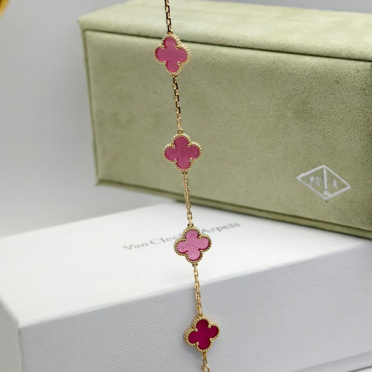 [Vicky]NEW CLOVER 5 MOTIFS PINK ENAMEL BRACELET