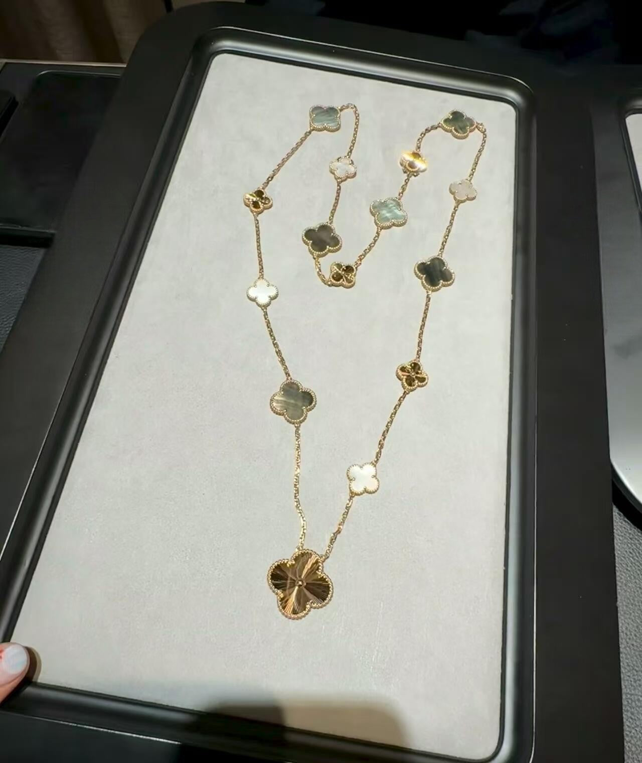 [Vicky]DETACHABLE CLOVER 15(11+4) FLOWER ROSE GOLD NECKLACE SET
