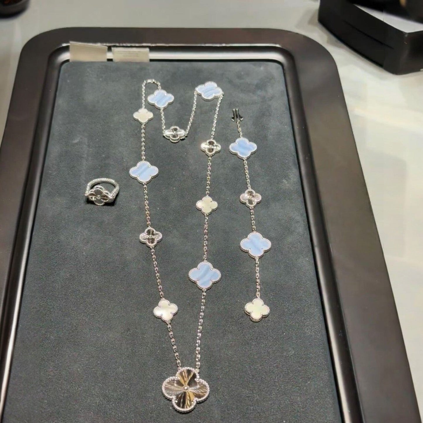 [Vicky]DETACHABLE CLOVER 15(11+4) FLOWER SILVER NECKLACE SET