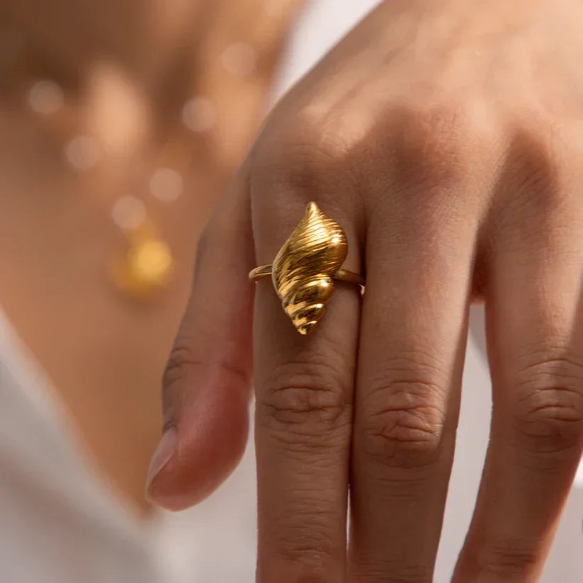 {
"Royal&Vicky": "Royal&Vicky",
"Rio Gold Ring": "リオ ゴールドリング"
}