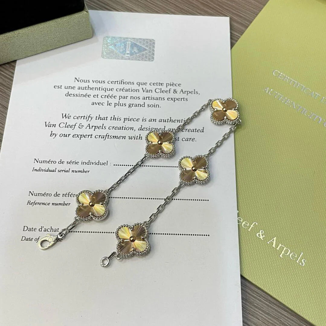 [Vicky] CLOVER 5 MOTIF LASER BRACELET COLLECTION