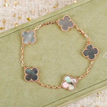 [Vicky]CLOVER 5 MOTIF GRAY MOP  BRACELET
