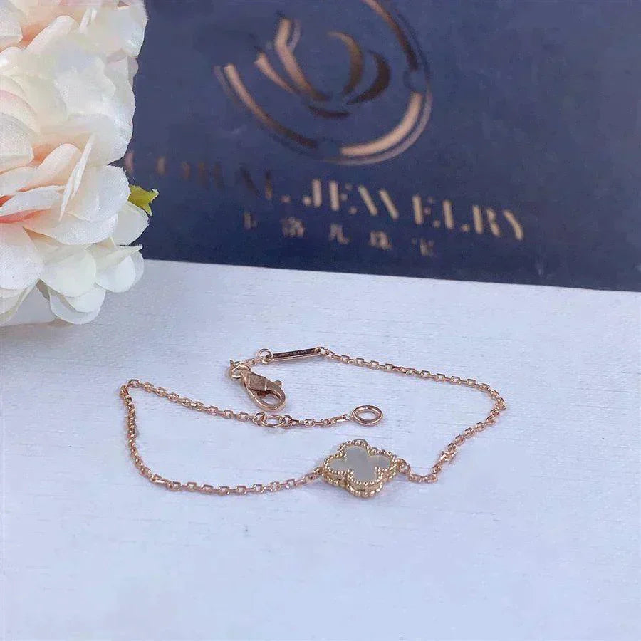 [Vicky]CLOVER WHITE MOP SINGLE FLOWER BRACELET