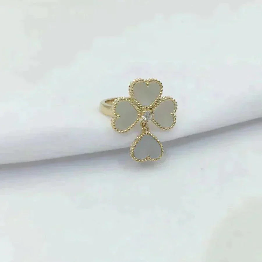 [Vicky]SWEET CLOVER WHITE MOP RING