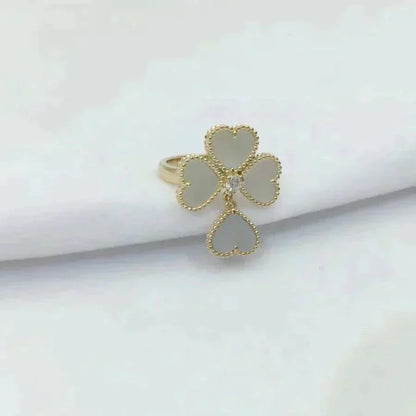 [Vicky]SWEET CLOVER WHITE MOP RING