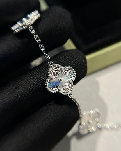 [Vicky]CLOVER SILVER 5 MOTIFS BRACELET