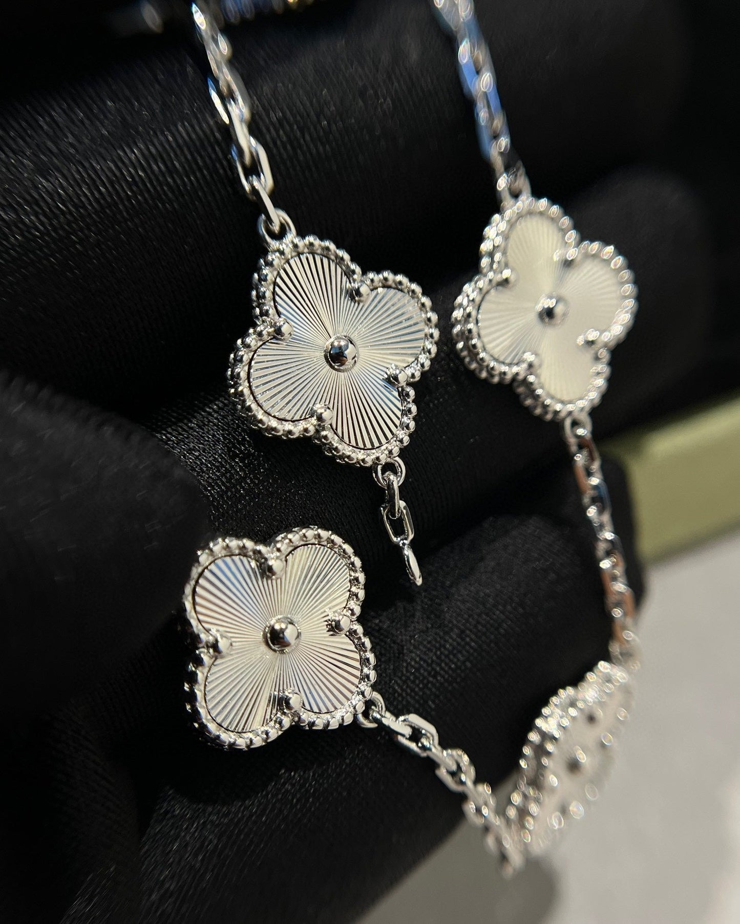[Vicky]CLOVER SILVER 5 MOTIFS BRACELET