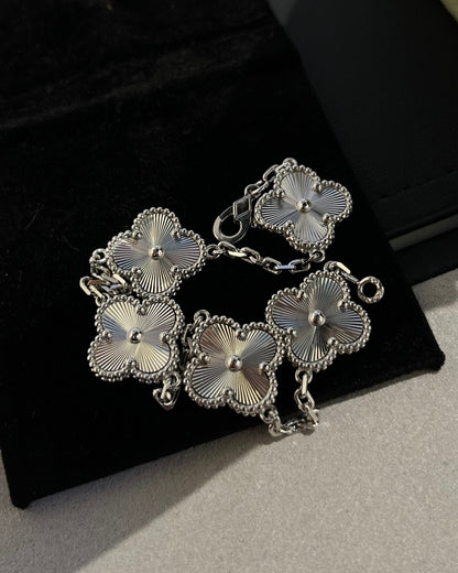 [Vicky]CLOVER SILVER 5 MOTIFS BRACELET