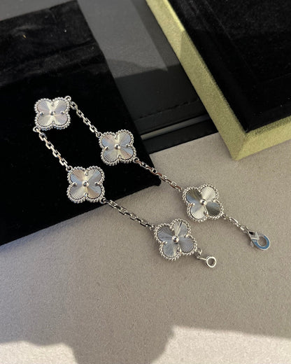 [Vicky]CLOVER SILVER 5 MOTIFS BRACELET