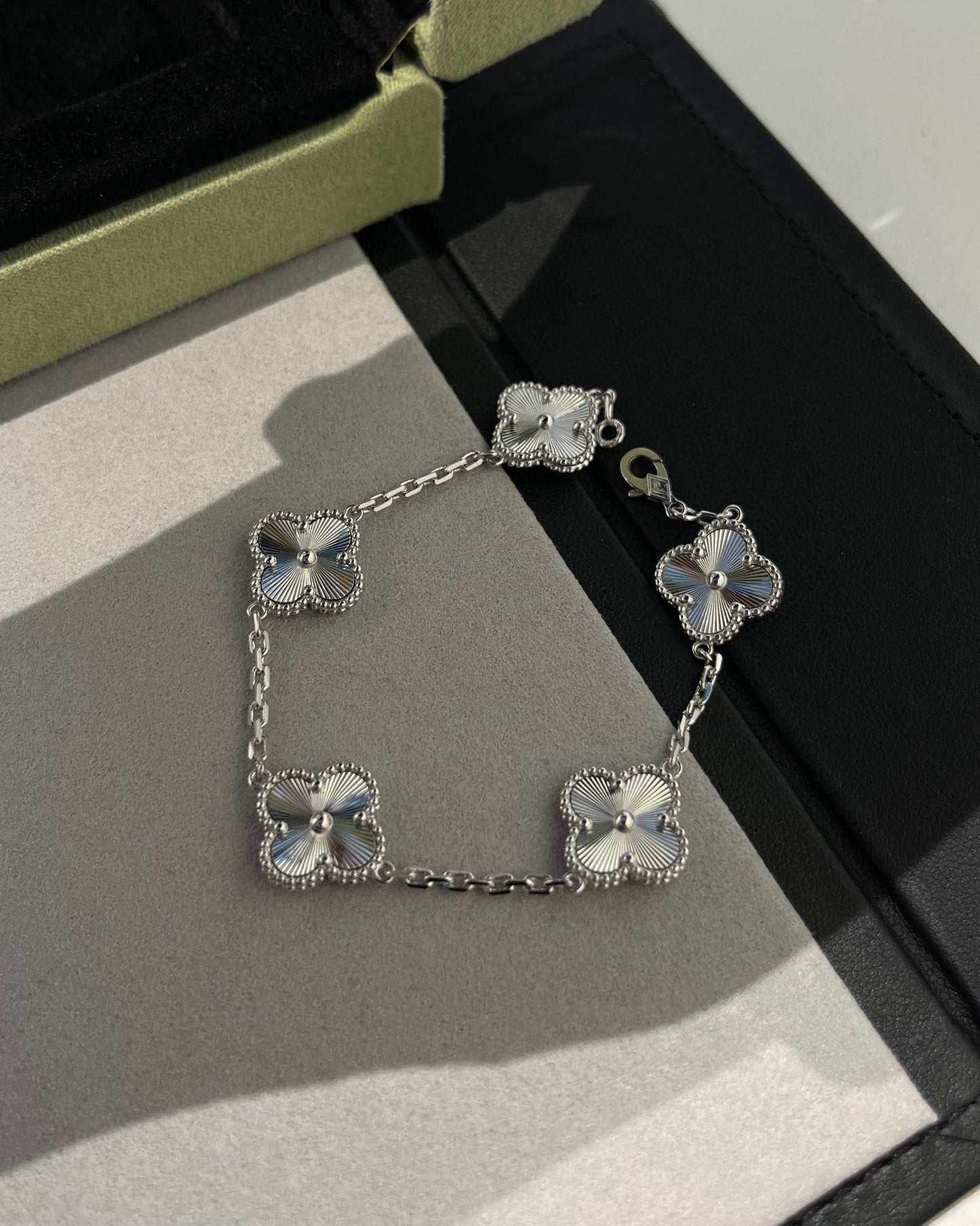 [Vicky]CLOVER SILVER 5 MOTIFS BRACELET