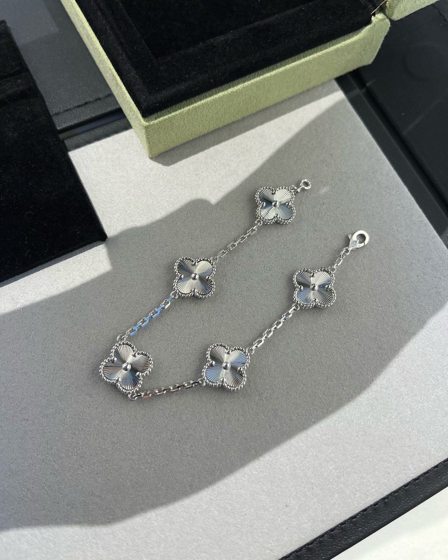 [Vicky]CLOVER SILVER 5 MOTIFS BRACELET