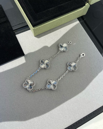 [Vicky]CLOVER SILVER 5 MOTIFS BRACELET